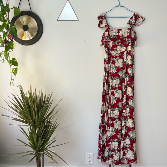 Revolve, privacy please made in LA 🌹 - Picture 3 of 7